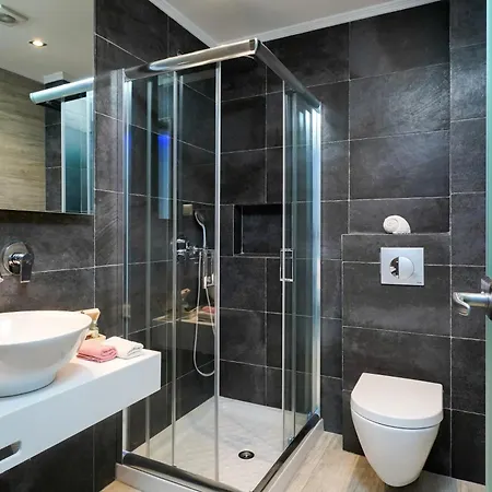 Tarsa's House By The Sea Apartment